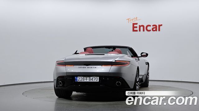 Aston Martin DB11 2023 — photo 4