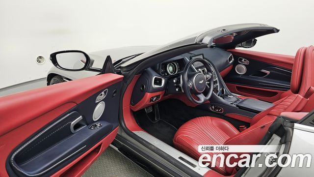Aston Martin DB11 2023 — photo 11