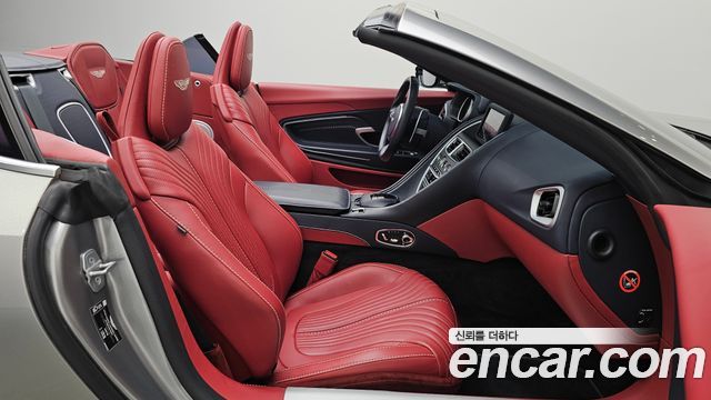 Aston Martin DB11 2023 — photo 12