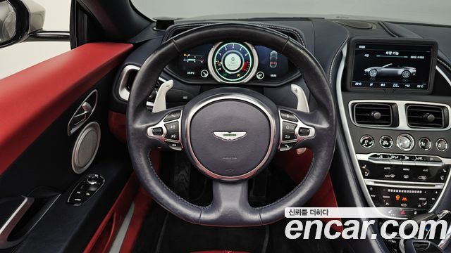 Aston Martin DB11 2023 — photo 14