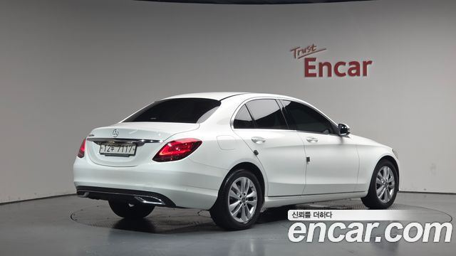 Mercedes-Benz C-Class 2019 — photo 2