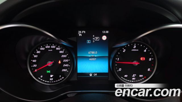 Mercedes-Benz C-Class 2019 — photo 11