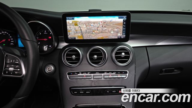 Mercedes-Benz C-Class 2019 — photo 19