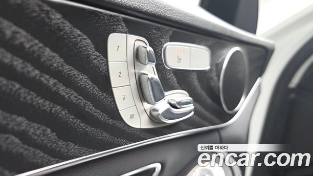 Mercedes-Benz C-Class 2019 — photo 23