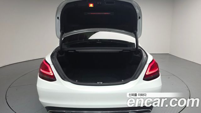 Mercedes-Benz C-Class 2019 — photo 26