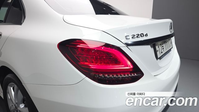 Mercedes-Benz C-Class 2019 — photo 9