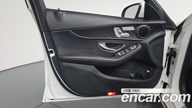 Mercedes-Benz C-Class 2019 — photo 14