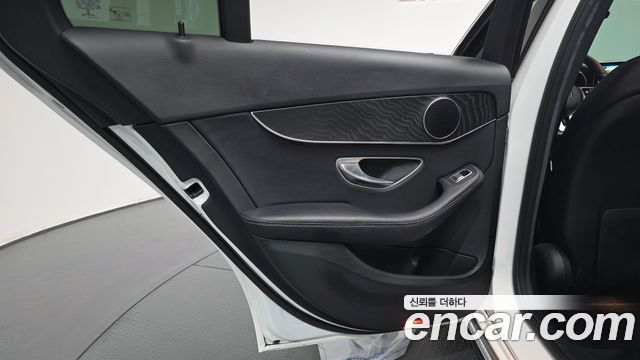 Mercedes-Benz C-Class 2019 — photo 15