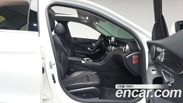 Mercedes-Benz C-Class 2019 — photo 16