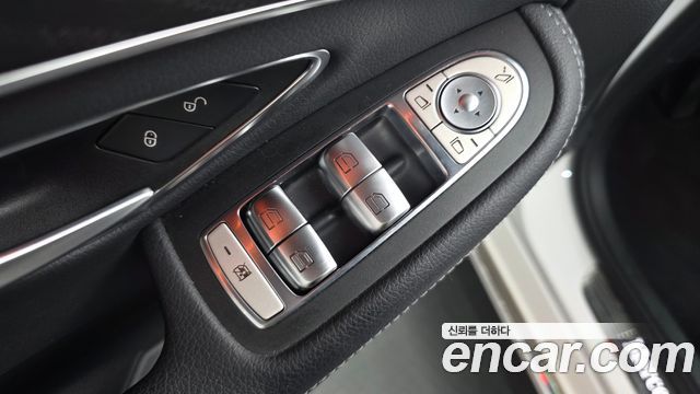Mercedes-Benz C-Class 2019 — photo 27