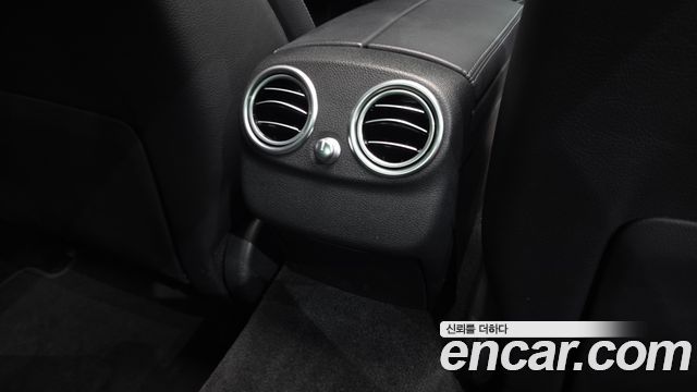 Mercedes-Benz C-Class 2019 — photo 29