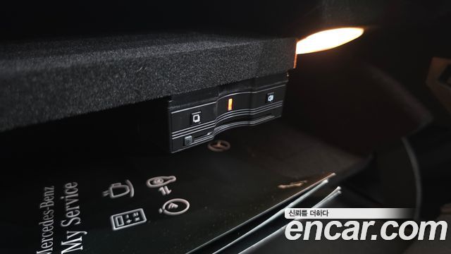 Mercedes-Benz C-Class 2019 — photo 30