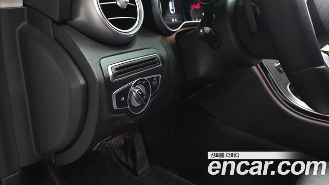 Mercedes-Benz C-Class 2019 — photo 31