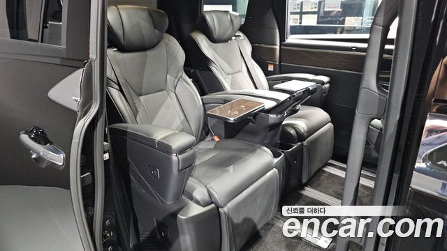 Toyota Alphard 2025 — photo 17