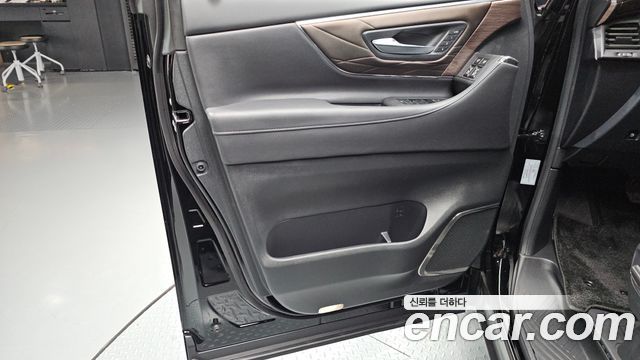Toyota Alphard 2025 — photo 14