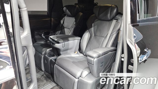Toyota Alphard 2025 — photo 16