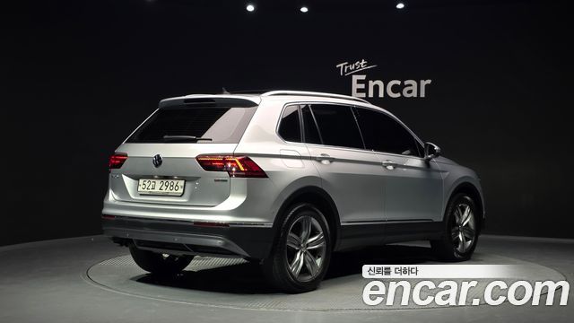 Volkswagen Tiguan 2018 — photo 2