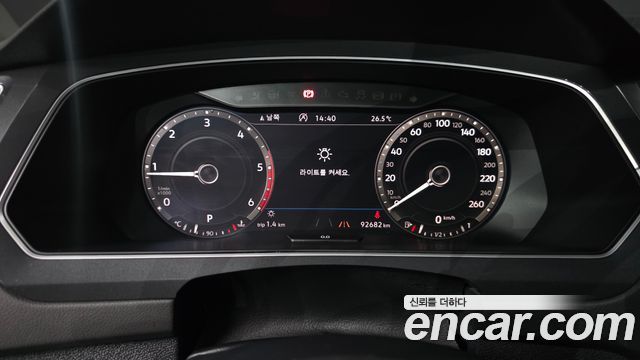 Volkswagen Tiguan 2018 — photo 11