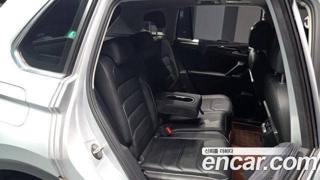 Volkswagen Tiguan 2018 — photo 17