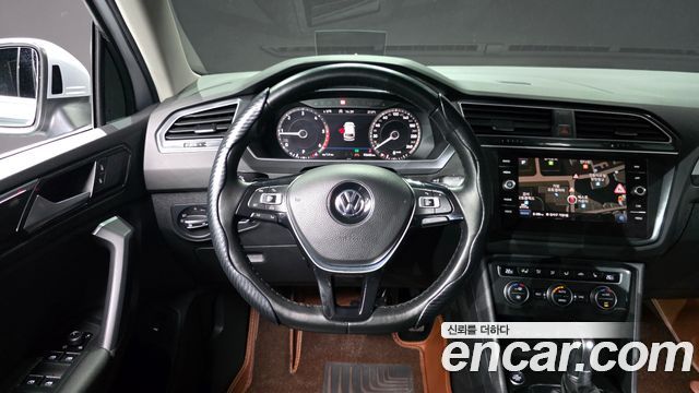 Volkswagen Tiguan 2018 — photo 19