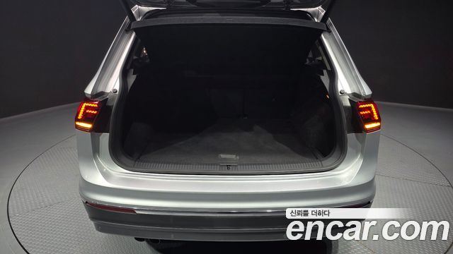 Volkswagen Tiguan 2018 — photo 26