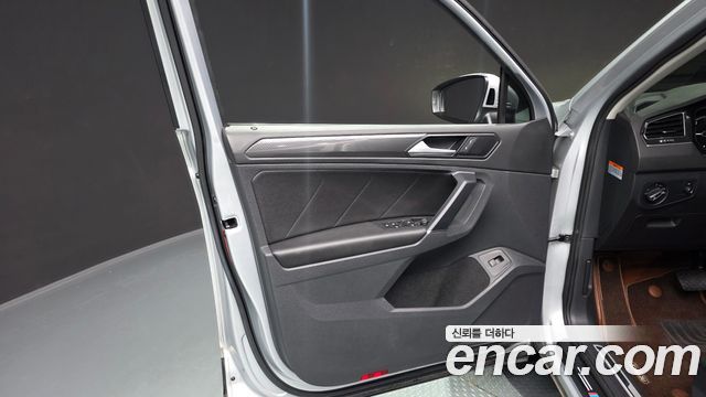 Volkswagen Tiguan 2018 — photo 14