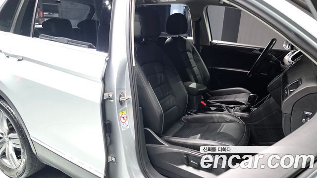 Volkswagen Tiguan 2018 — photo 16