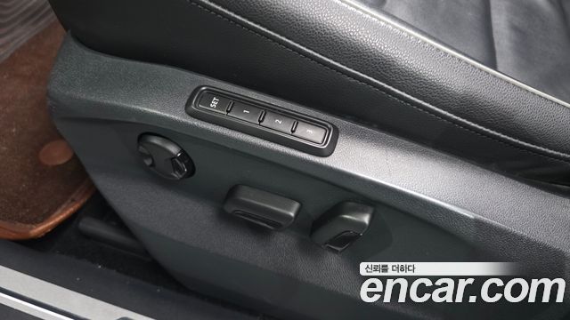 Volkswagen Tiguan 2018 — photo 32