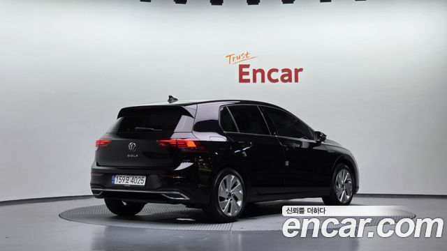 Volkswagen Golf 2022 — photo 2