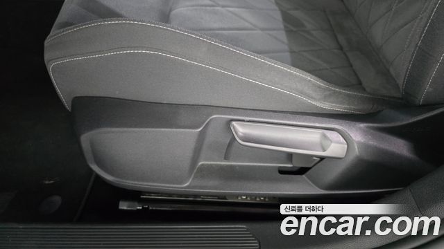 Volkswagen Golf 2022 — photo 31