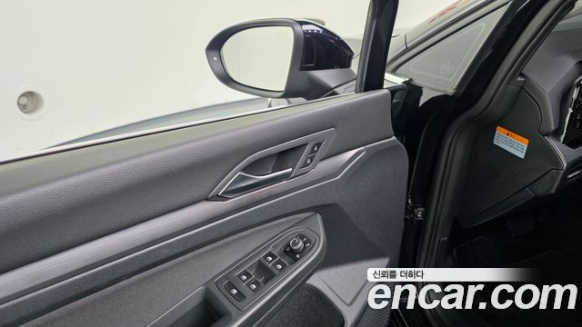 Volkswagen Golf 2022 — photo 32