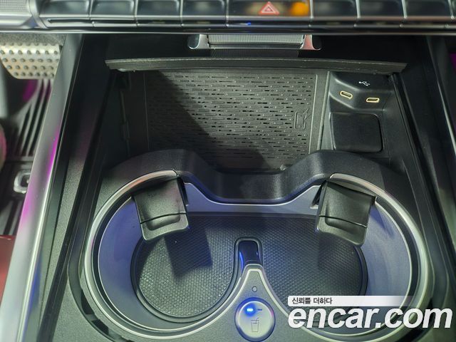 Mercedes-Benz G-Class 2025 — photo 11