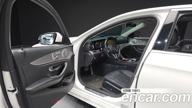 Mercedes-Benz E-Class 2019 — photo 10