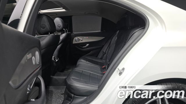 Mercedes-Benz E-Class 2019 — photo 12