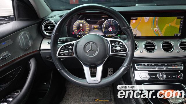 Mercedes-Benz E-Class 2019 — photo 13