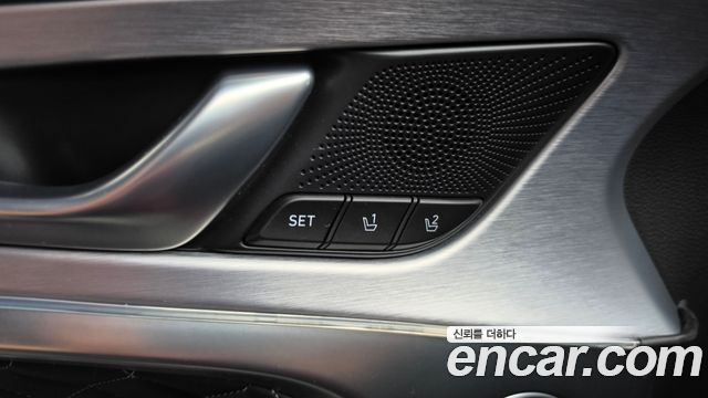 Genesis G70 2018 — photo 34