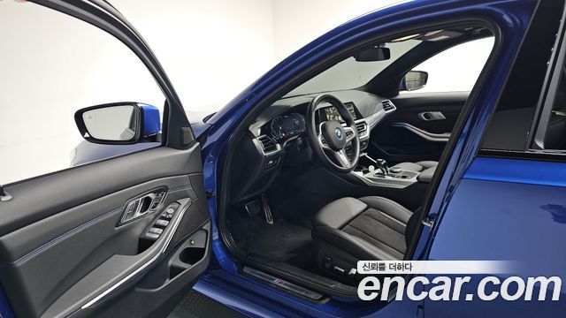BMW 3-Series 2022 — photo 13
