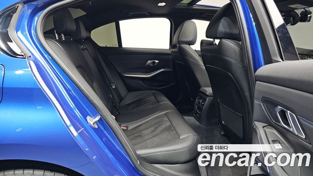 BMW 3-Series 2022 — photo 17