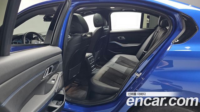 BMW 3-Series 2022 — photo 18