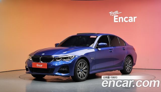BMW 3-Series 2022 — photo 1