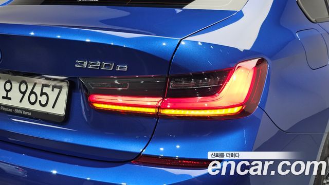 BMW 3-Series 2022 — photo 9