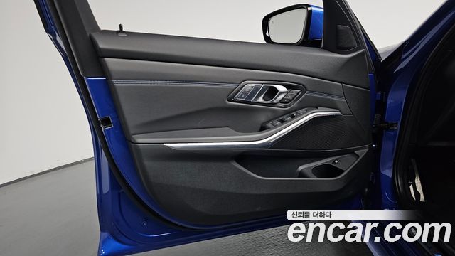 BMW 3-Series 2022 — photo 14