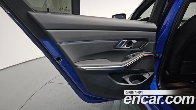 BMW 3-Series 2022 — photo 15