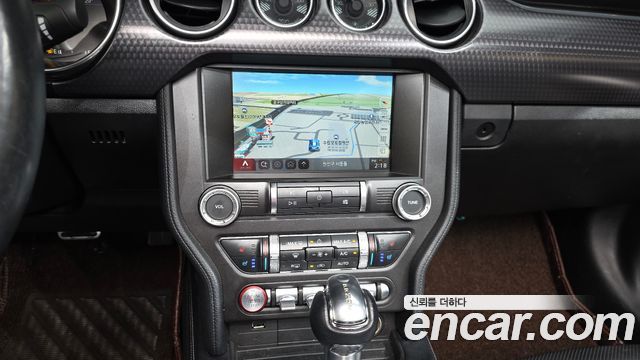 Ford Mustang 2019 — photo 20