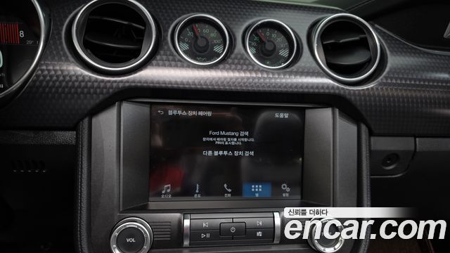 Ford Mustang 2019 — photo 24