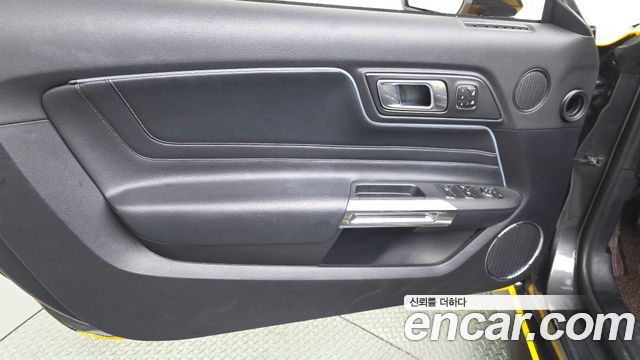 Ford Mustang 2019 — photo 14