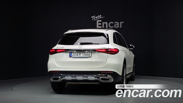 Mercedes-Benz GLC-Class 2025 — photo 4