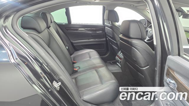 BMW 7-Series 2014 — photo 11