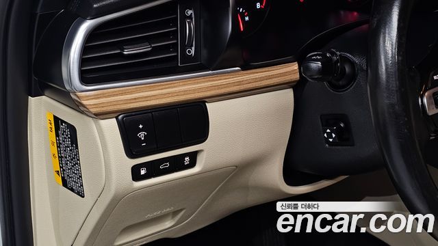 Kia K7 2016 — photo 17