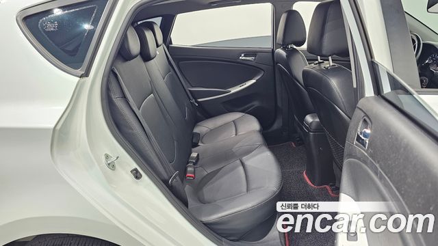 Hyundai Accent 2014 — photo 17